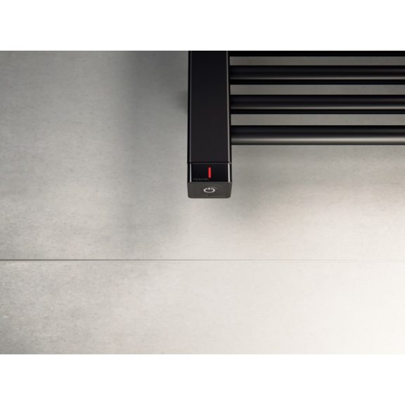 TERMA Mike ONE designový radiátor 1335x530 Soft 9005 detail