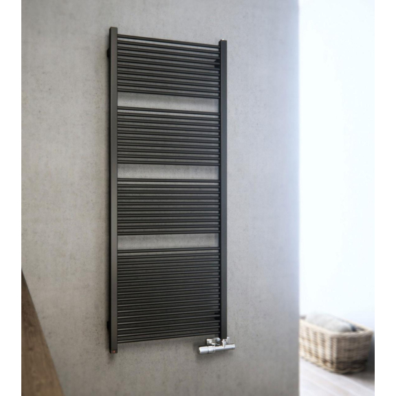 TERMA Mike designový radiátor 1335x530 barva Soft 9005