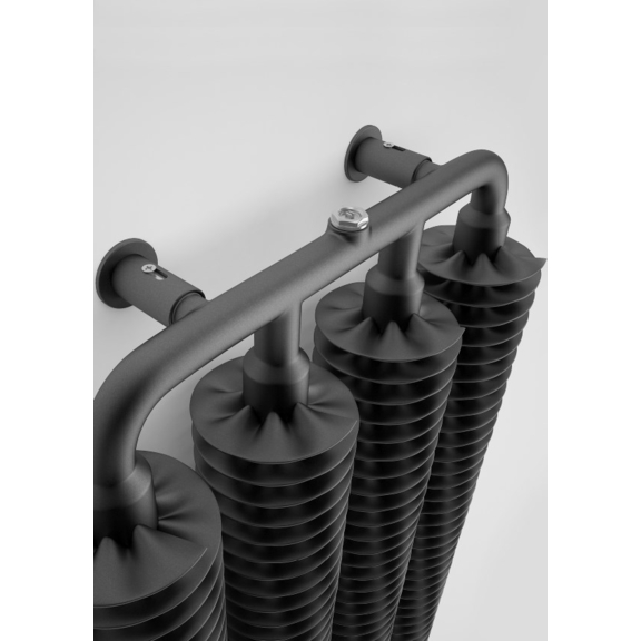 TERMA Ribbon V retro radiátor 1720x390 barva Heban Detail