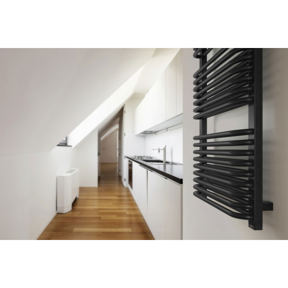 TERMA Tytus ONE koupelnový radiátor RAL9005 interiér