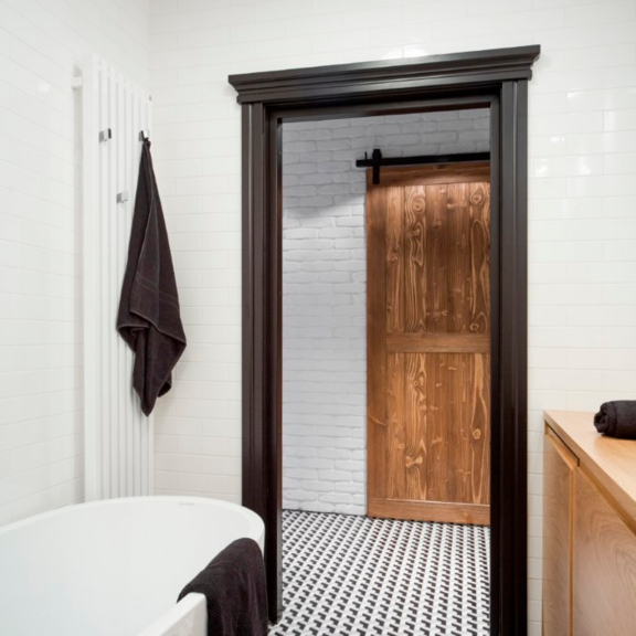 TERMA Triga designový radiátor RAL 9016 moderní interiér