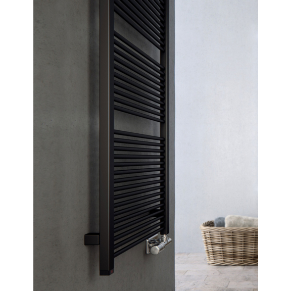 TERMA Mike ONE designový radiátor 1335x530 Soft 9005 do chodby